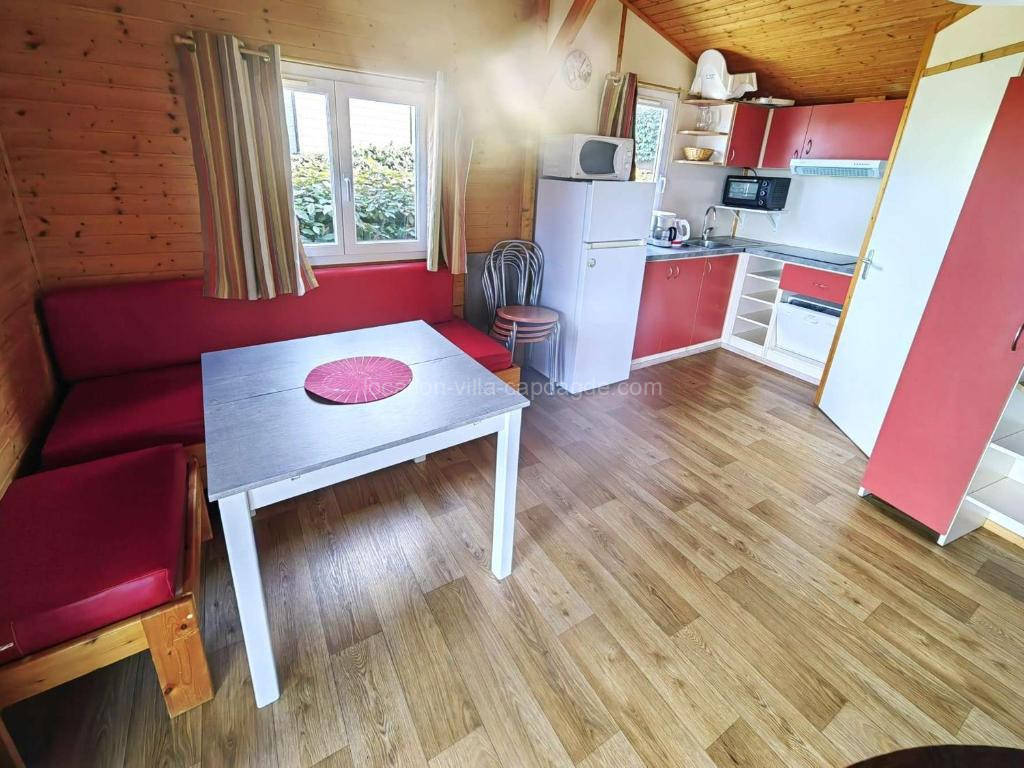Photo de Chalet climatisé 6 pers., piscine chauffée, parking, terrasse teck, calme près plages et commerces - FR-1-607-59